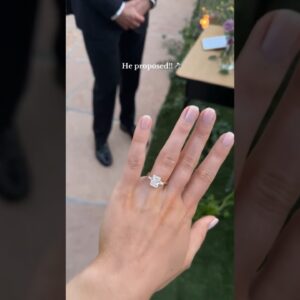 I’m engaged! 💍
